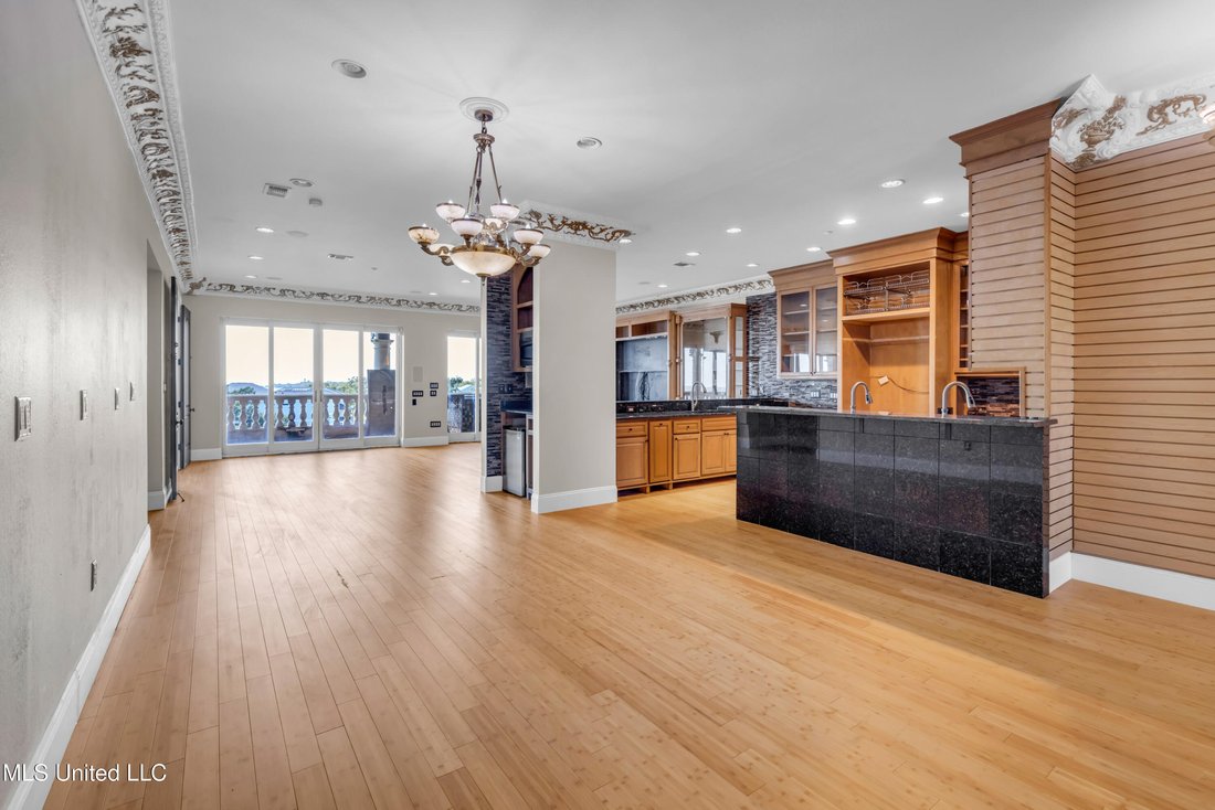 Condo in Gulfport, Mississippi, United States 3 - 18178756
