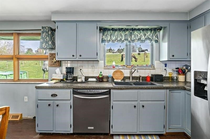 House in California, Pennsylvania, United States 3 - 18180656