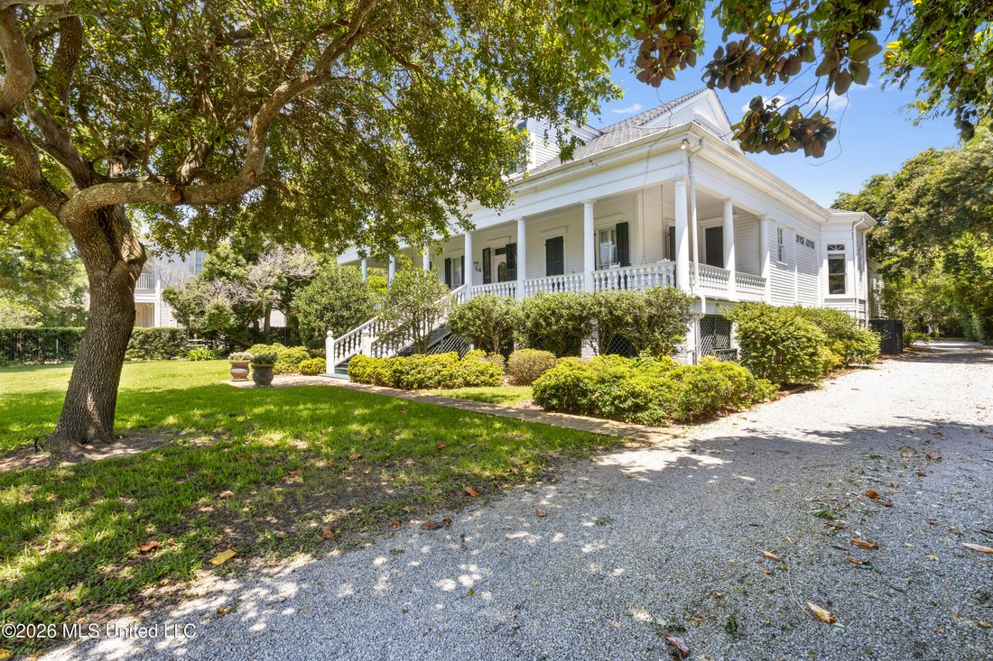 House in Pass Christian, Mississippi, United States 1 - 18178565