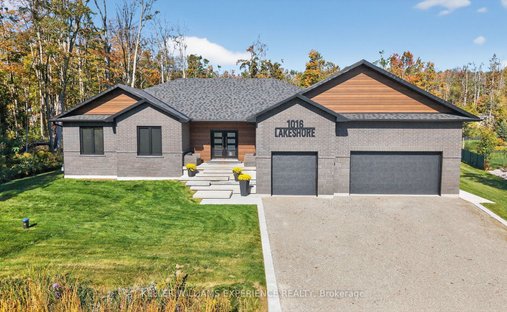 House in Hawkestone, Ontario, Canada 1