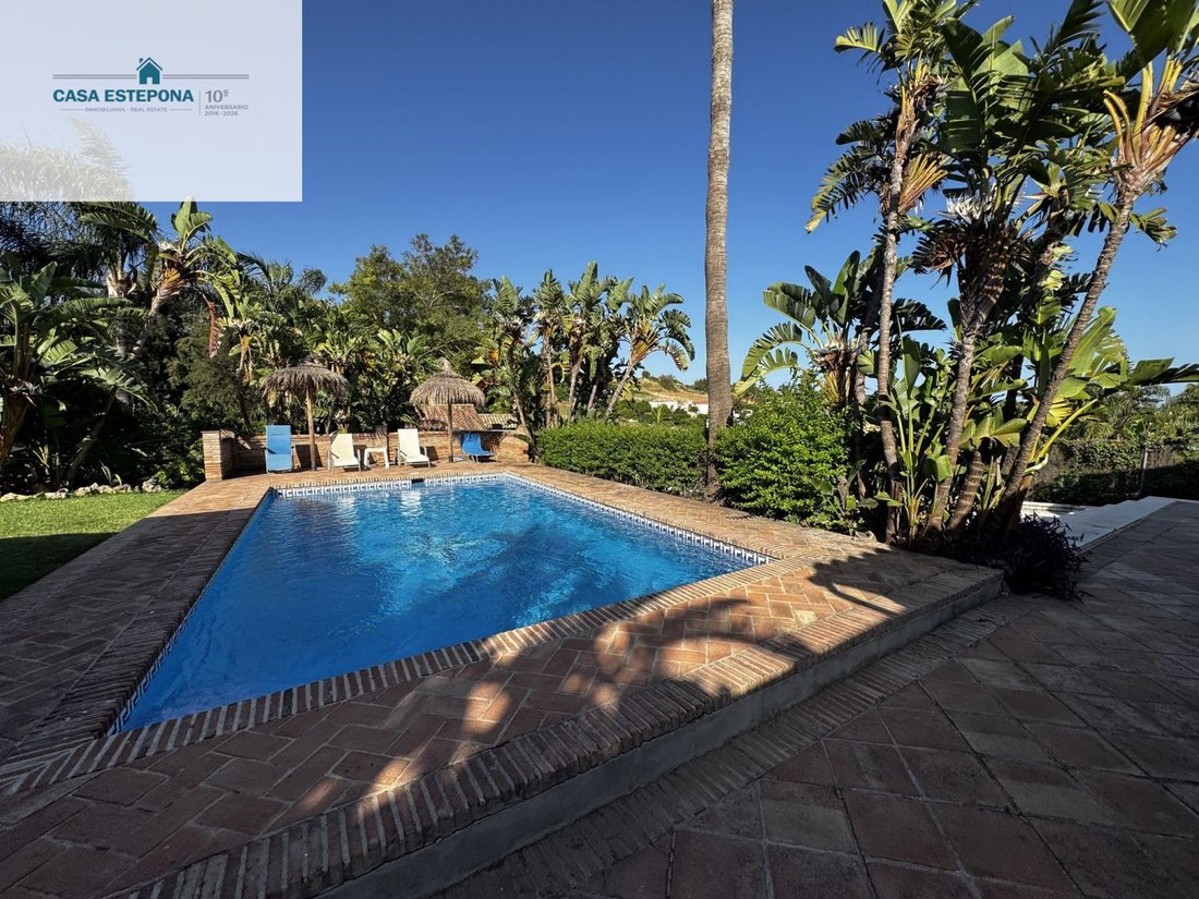 Villa in Estepona, Andalusia, Spain 3 - 18181143