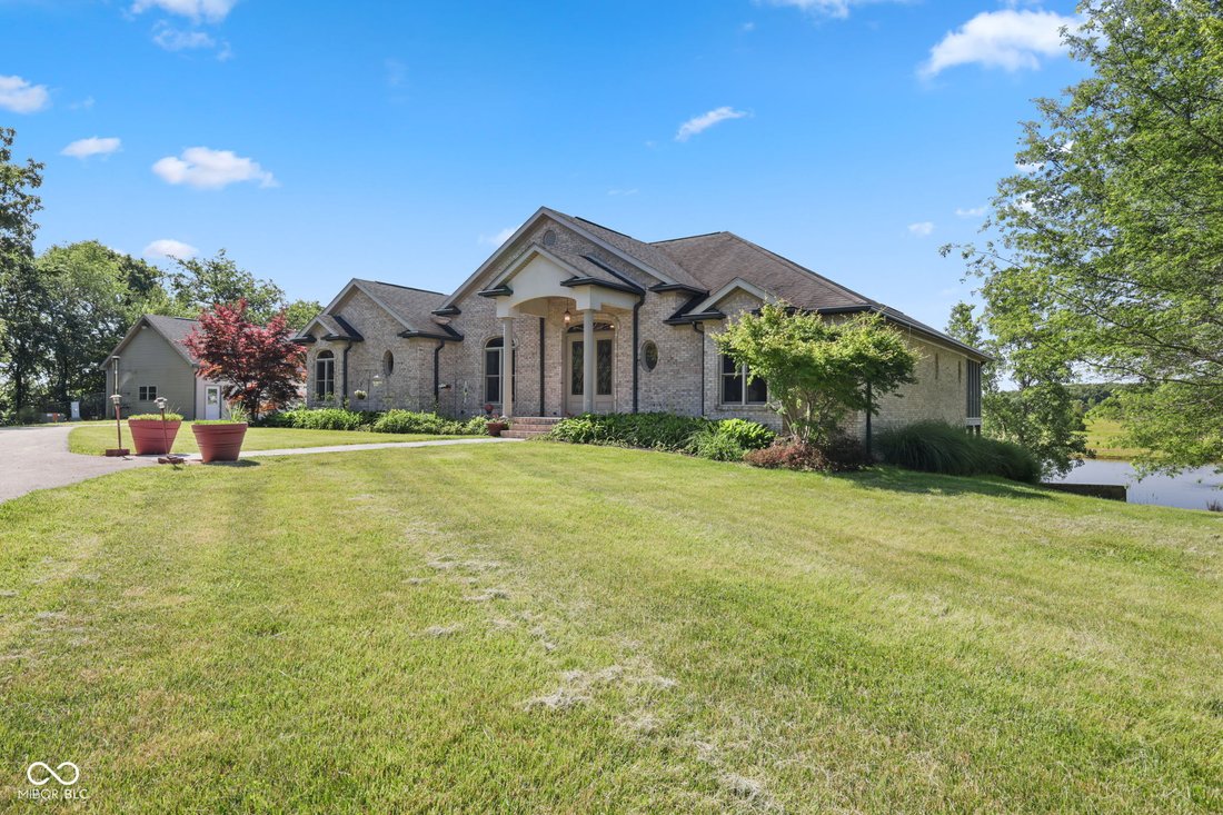 House in Brownstown, Indiana, United States 1 - 18177261