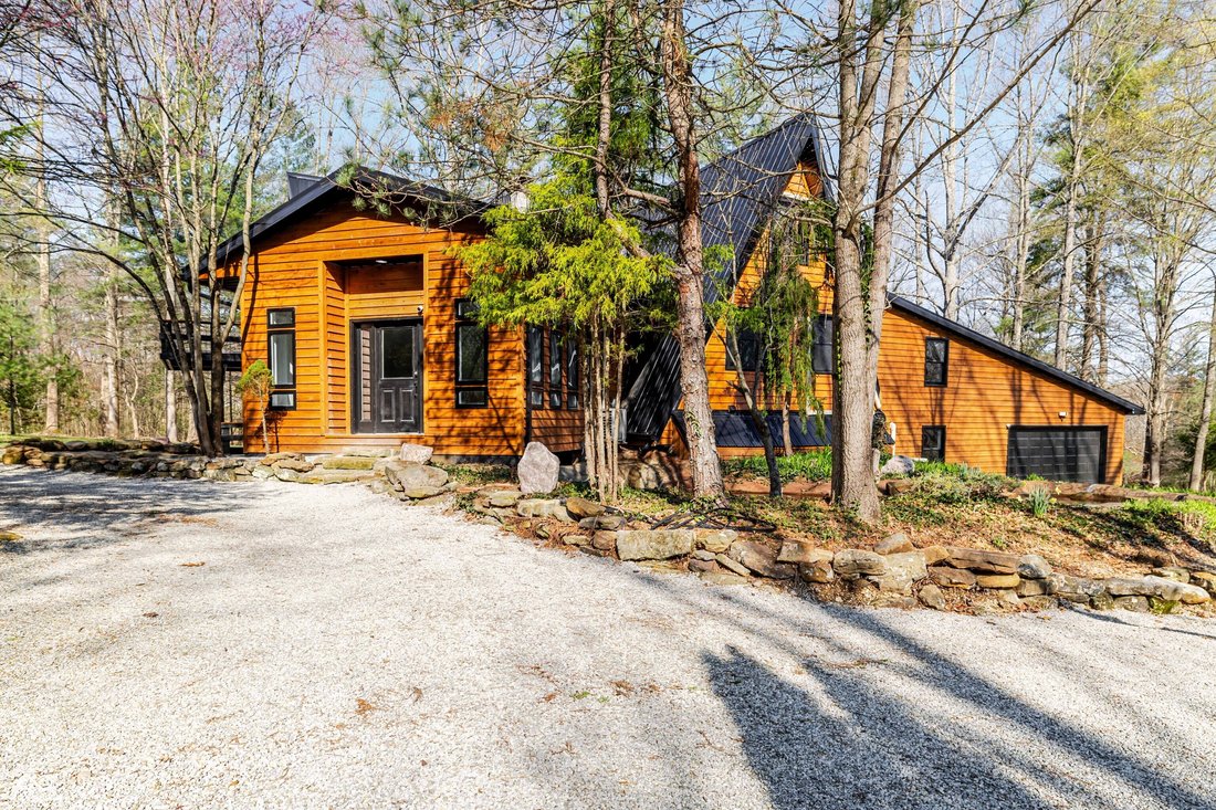 House in Bedford, Indiana, United States 3 - 18177513