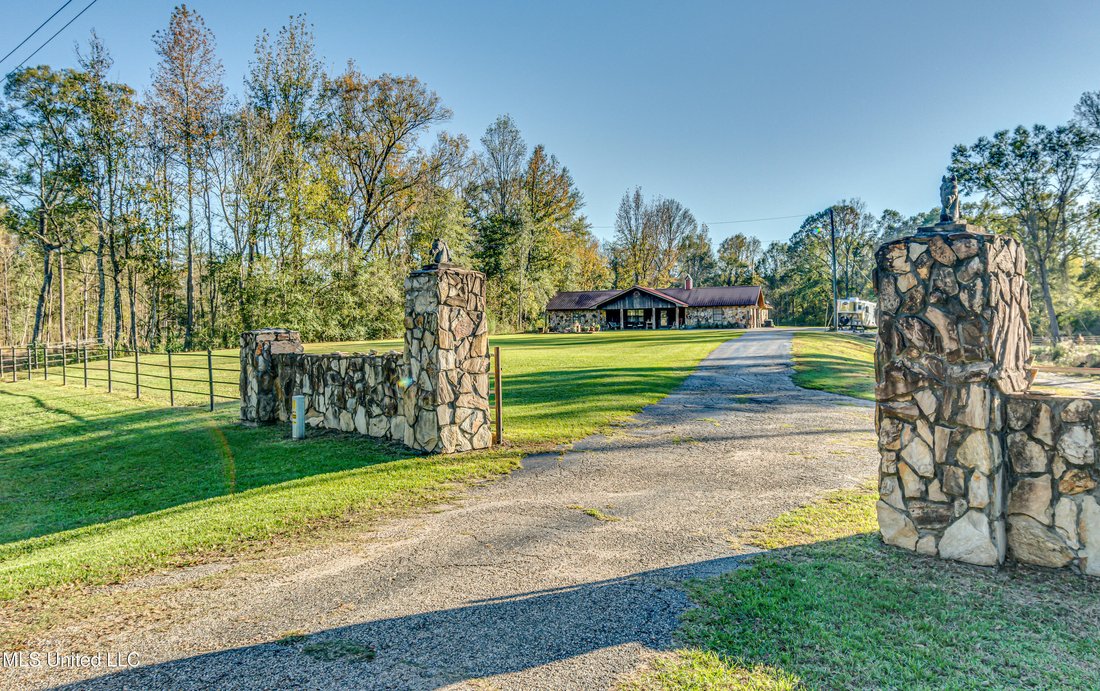 House in Taylorsville, Mississippi, United States 1 - 18178785