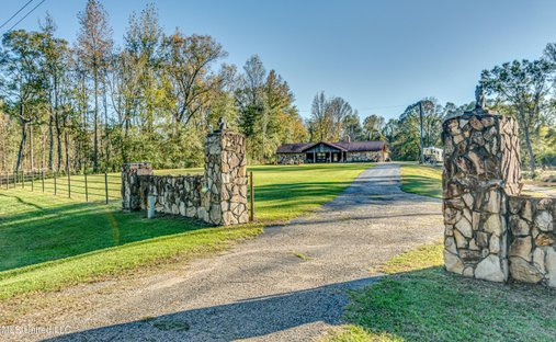 House in Taylorsville, Mississippi, United States 1