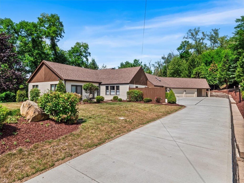 House in Upper Saint Clair, Pennsylvania, United States 4 - 18180643