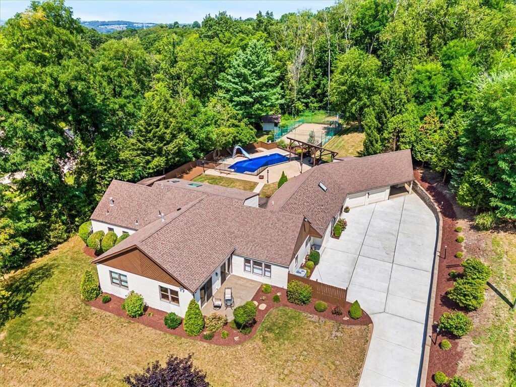 House in Upper Saint Clair, Pennsylvania, United States 2 - 18180643