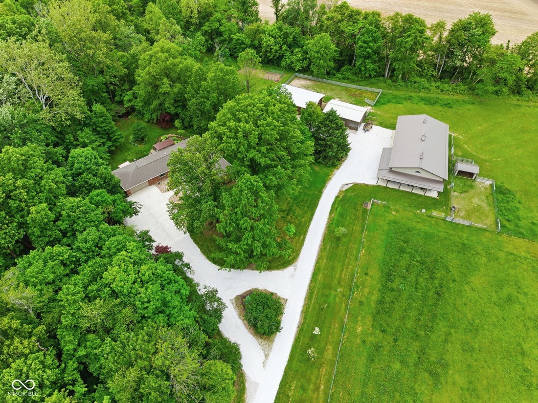 House in Brazil, Indiana, United States 5 - 18177872