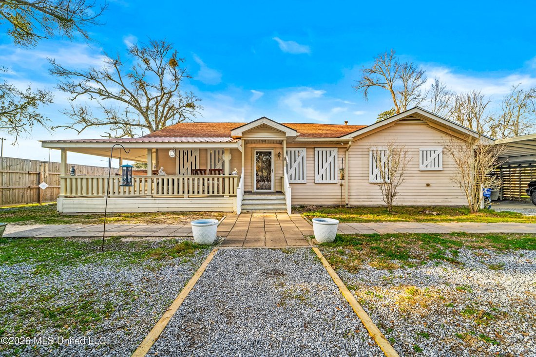 House in Pass Christian, Mississippi, United States 1 - 18178763