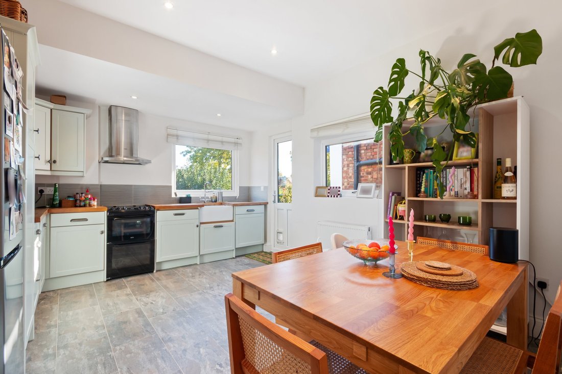 Apartment in Acton Green, Ealing, England 5 - 18181614