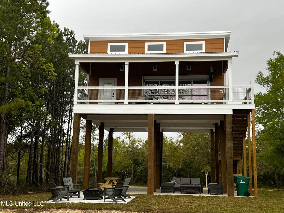 Bay St. Louis, Mississippi, United States 5 - 18178816
