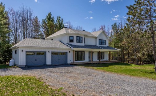 House in Saint-Antoine-Abbé, Quebec, Canada 1