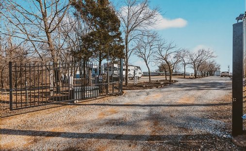 House in Decatur, Arkansas, United States 1