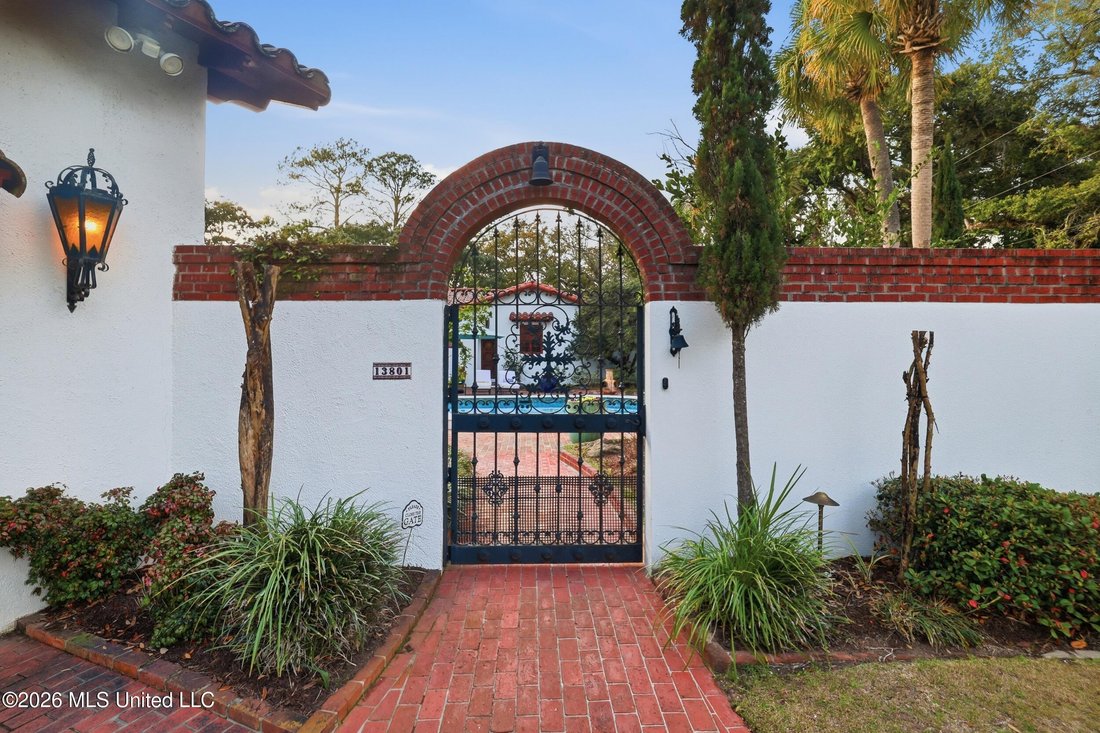 House in Ocean Springs, Mississippi, United States 3 - 18179136