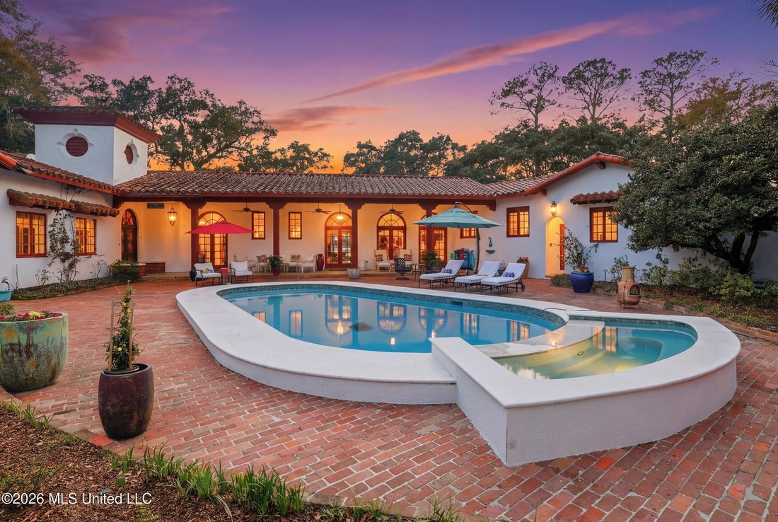 House in Ocean Springs, Mississippi, United States 1 - 18179136