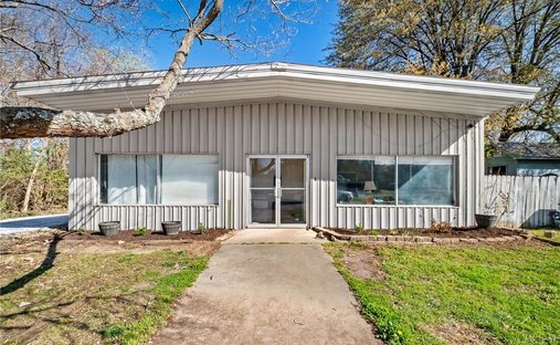 House in Farmington, Arkansas, United States 1