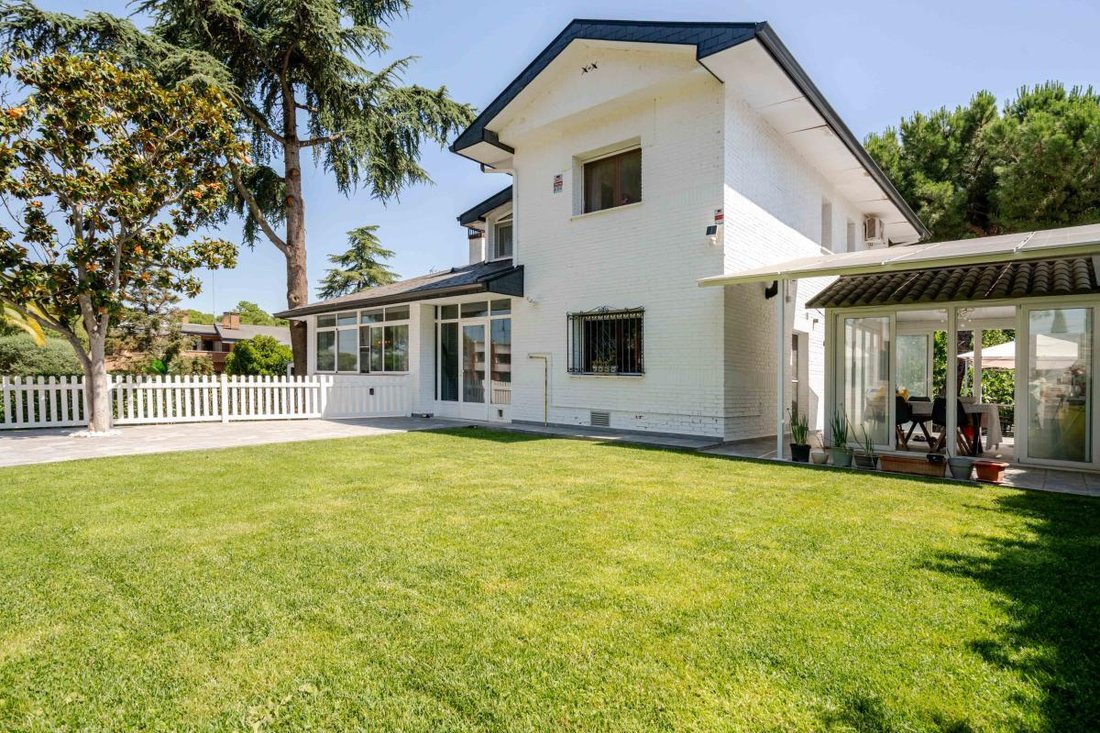 House in Boadilla del Monte, Comunidad de Madrid, Spain 1 - 18063678