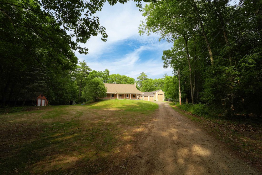 House in Kingston, New Hampshire, United States 2 - 18181535