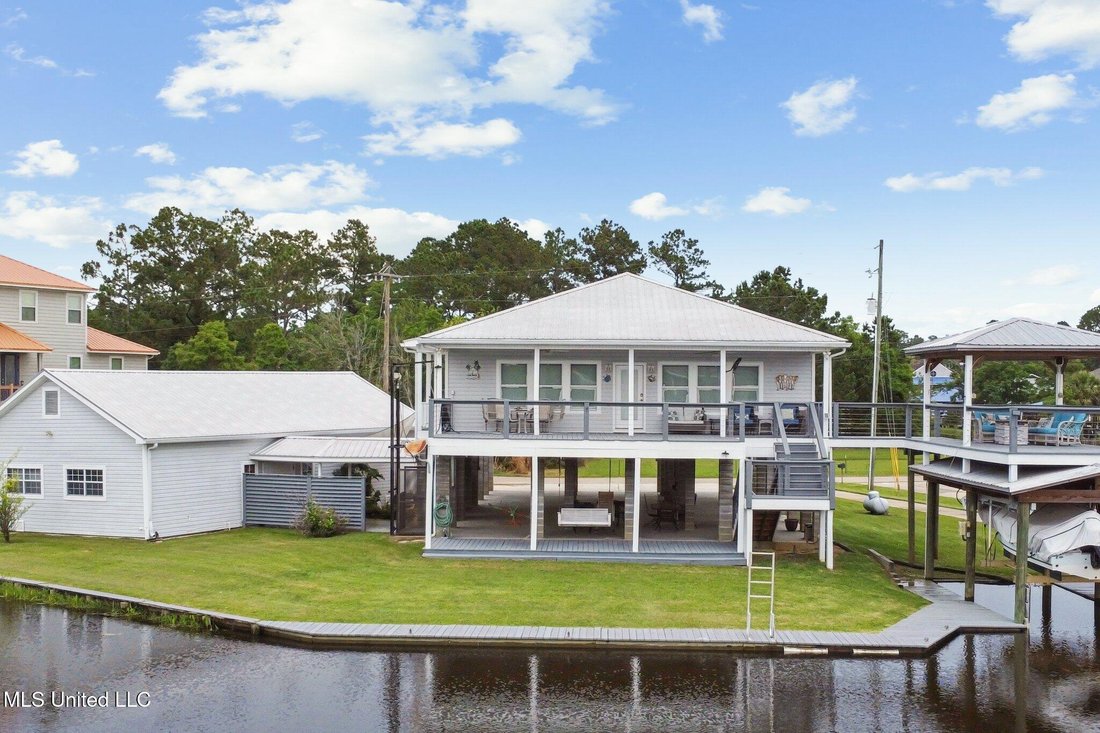 House in Kiln, Mississippi, United States 1 - 18179011