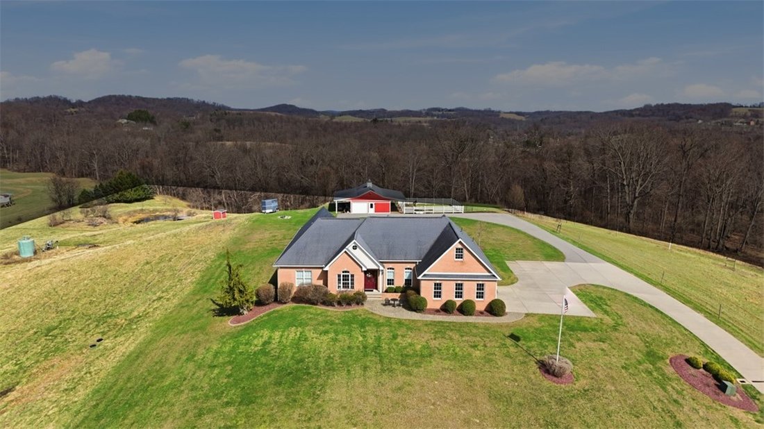 House in Leechburg, Pennsylvania, United States 3 - 18180363