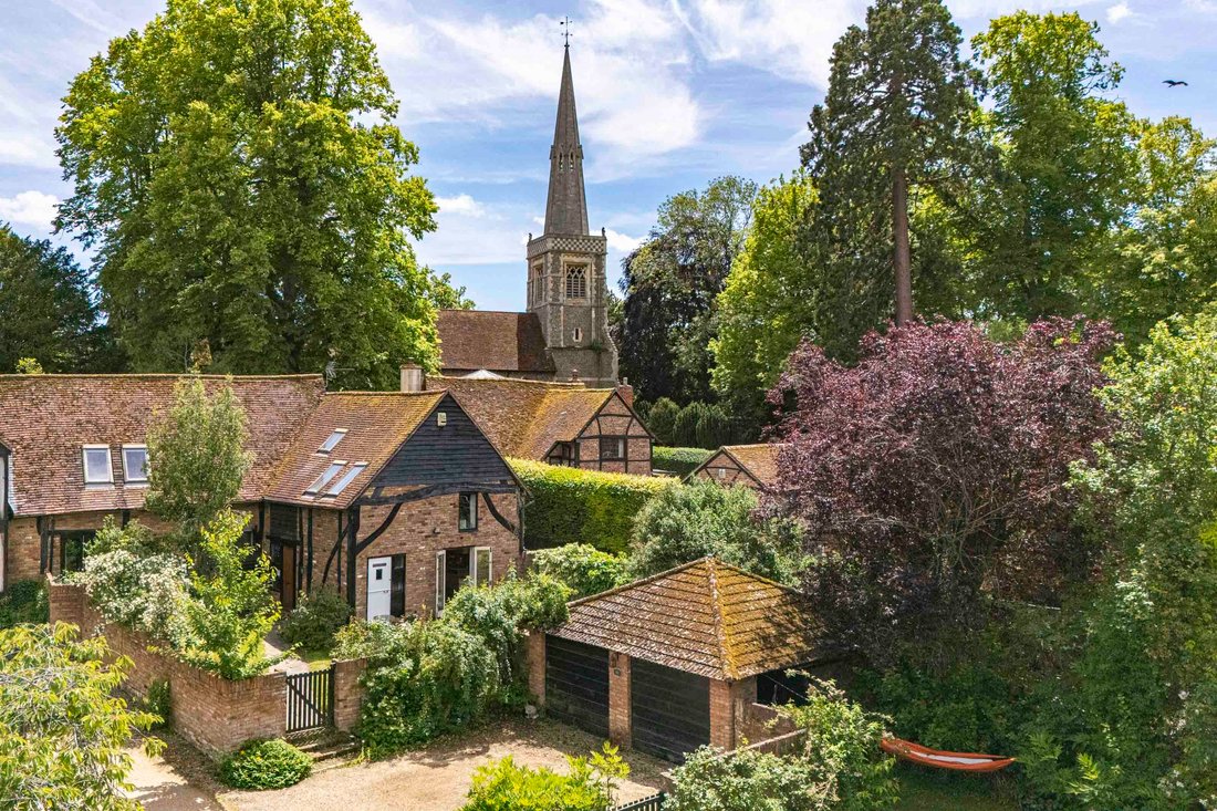 House in Princes Risborough, England 1 - 18181623