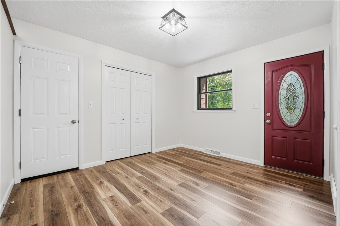 House in Mercer, Pennsylvania, United States 4 - 18180210