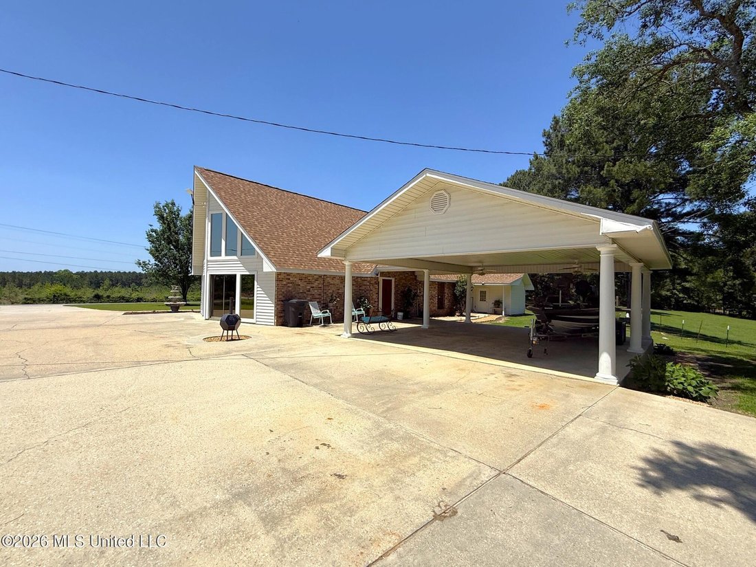 House in McComb, Mississippi, United States 5 - 18179391