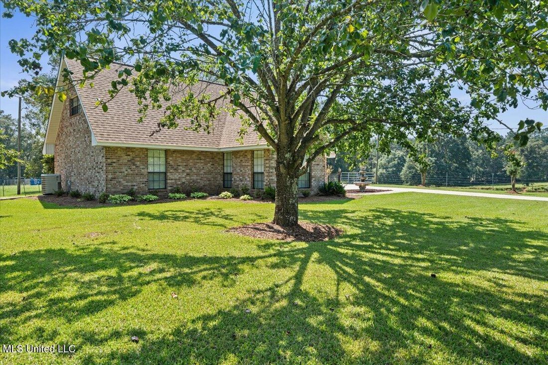 House in McComb, Mississippi, United States 4 - 18179391