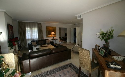 Chalet in Hortaleza, Madrid, Spain 1