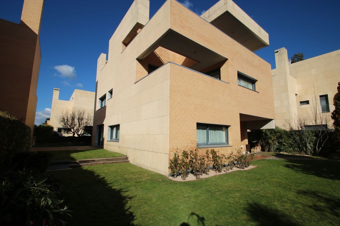 Chalet in Fuencarral-El Pardo, Madrid, Spain 1 - 17547546