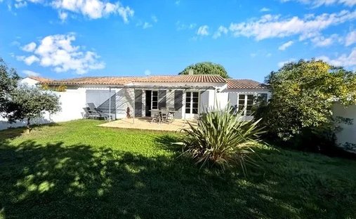 House in Loix, Nouvelle-Aquitaine, France 1