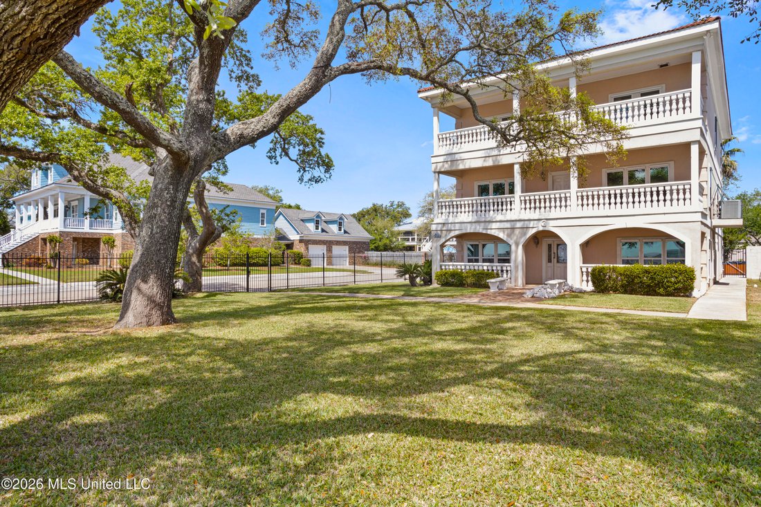House in Long Beach, Mississippi, United States 1 - 18179612