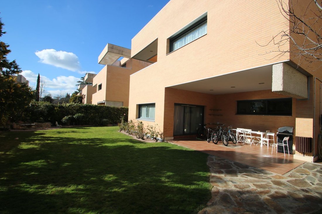 Chalet in Fuencarral-El Pardo, Madrid, Spain 5 - 17547546