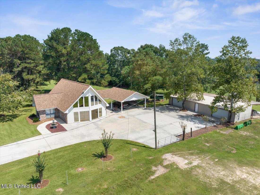 House in McComb, Mississippi, United States 3 - 18179391