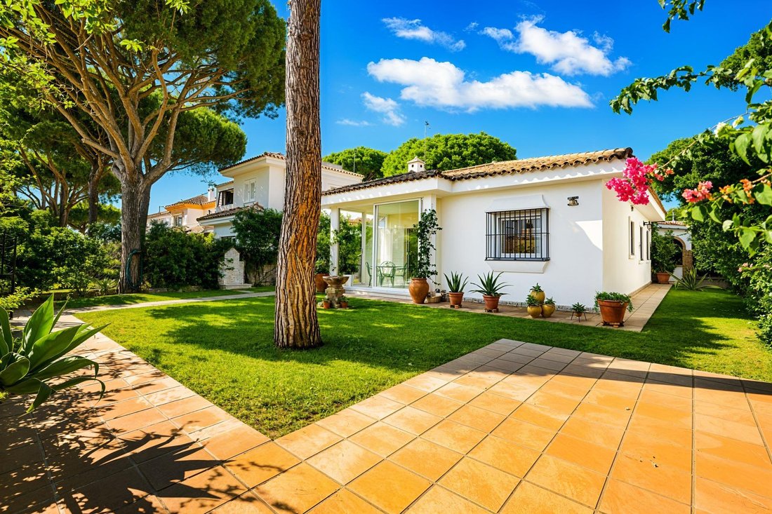 Chalet in Chiclana de la Frontera, Andalusia, Spain 1 - 17258744