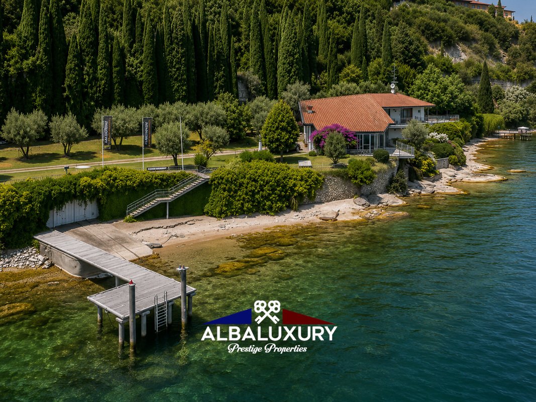 Villa in Center, Toscolano, Lombardy 2 - 15182637