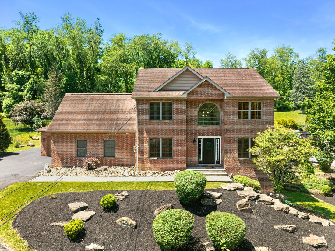 House in Carnegie, Pennsylvania, United States 2 - 18181717