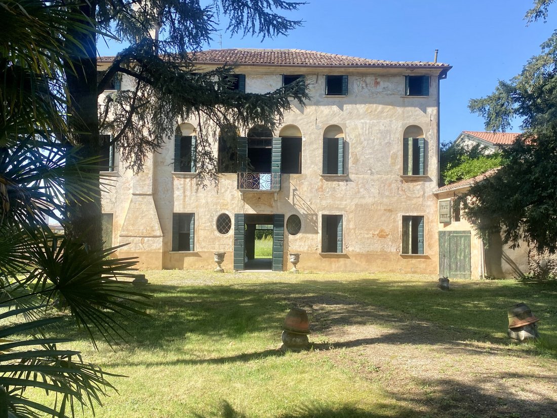 Villa in Castelfranco Veneto, Veneto, Italy 3 - 18185639