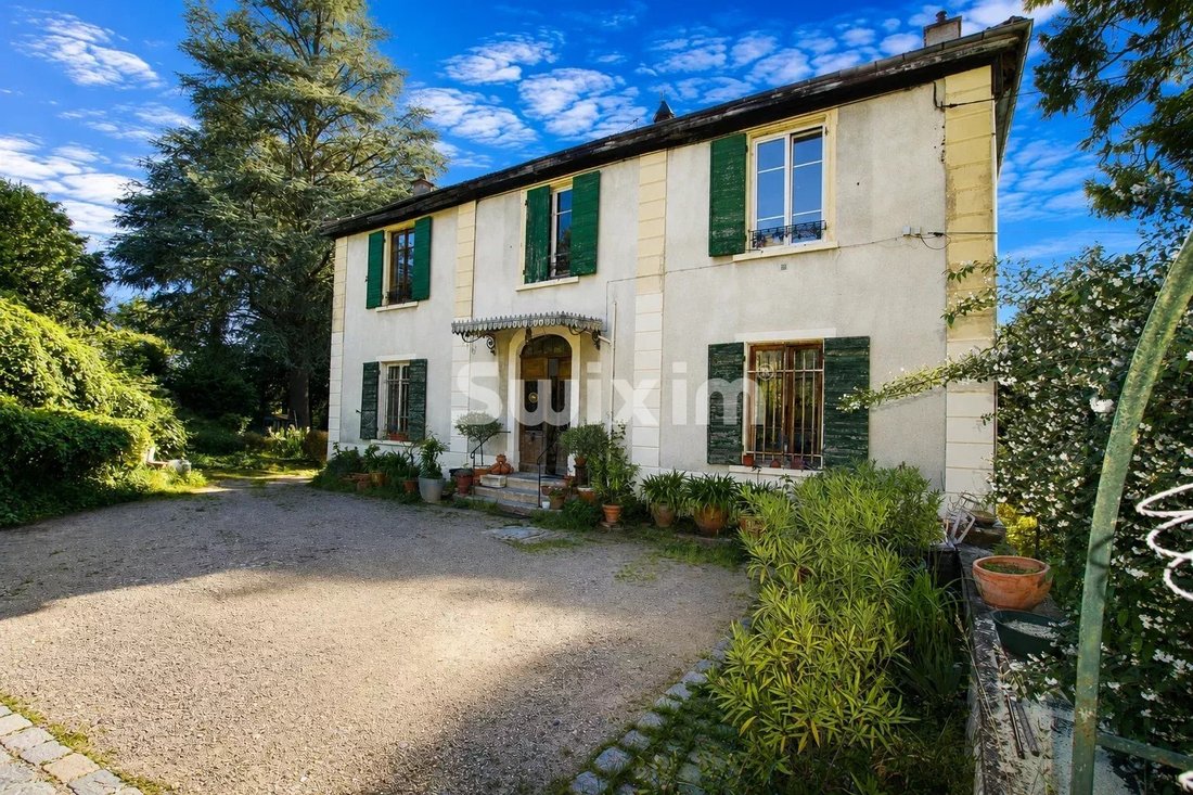 Estate in Écully, Auvergne-Rhône-Alpes, France 1 - 18130233