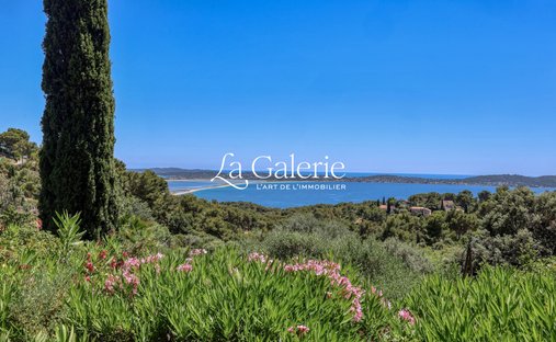 Villa in Hyeres, Provence-Alpes-Côte d'Azur, France 1
