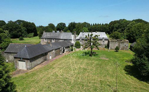 Villa in La Chapelle-Caro, Val d'Oust, France 1