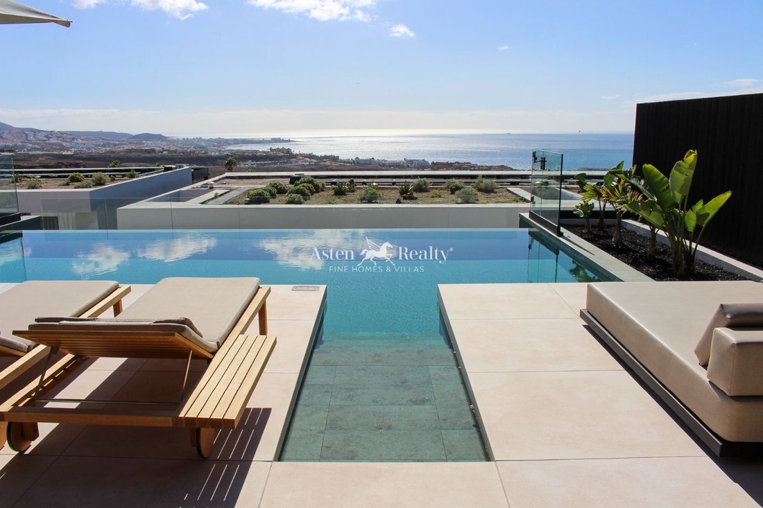 Villa in La Caleta, Adeje, Canary Islands 1 - 18182531