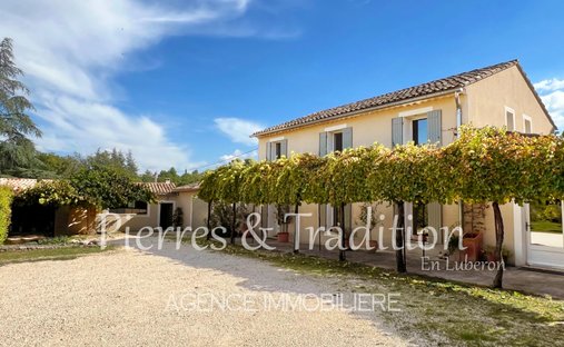 Estate in Centre Nord, Apt, France 1
