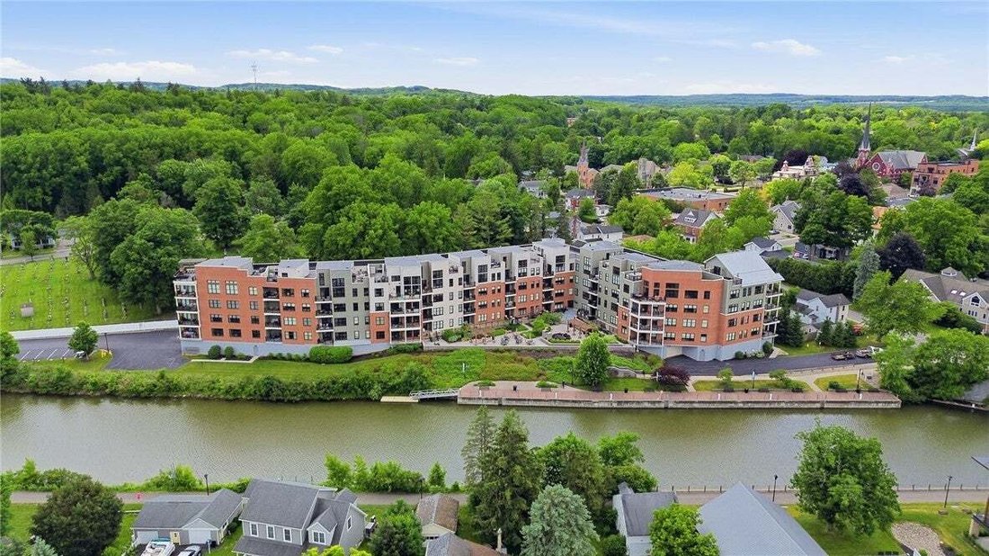 Condo in Fairport, New York, United States 3 - 18183290