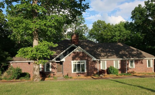 House in Waynesboro, Tennessee, United States 1