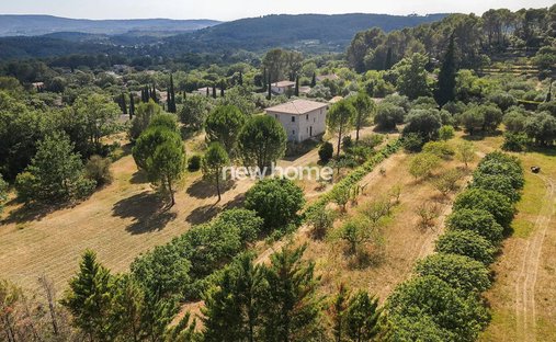 House in Ouest, Lorgues, France 1