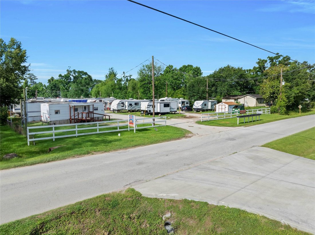Porter, Texas, United States 1 - 18185188