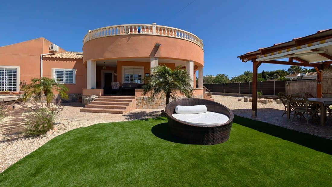 Villa in Elx / Elche, Valencian Community, Spain 2 - 18181658