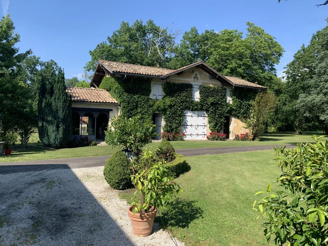Estate in Le Barp, Nouvelle-Aquitaine, France 2 - 18182665