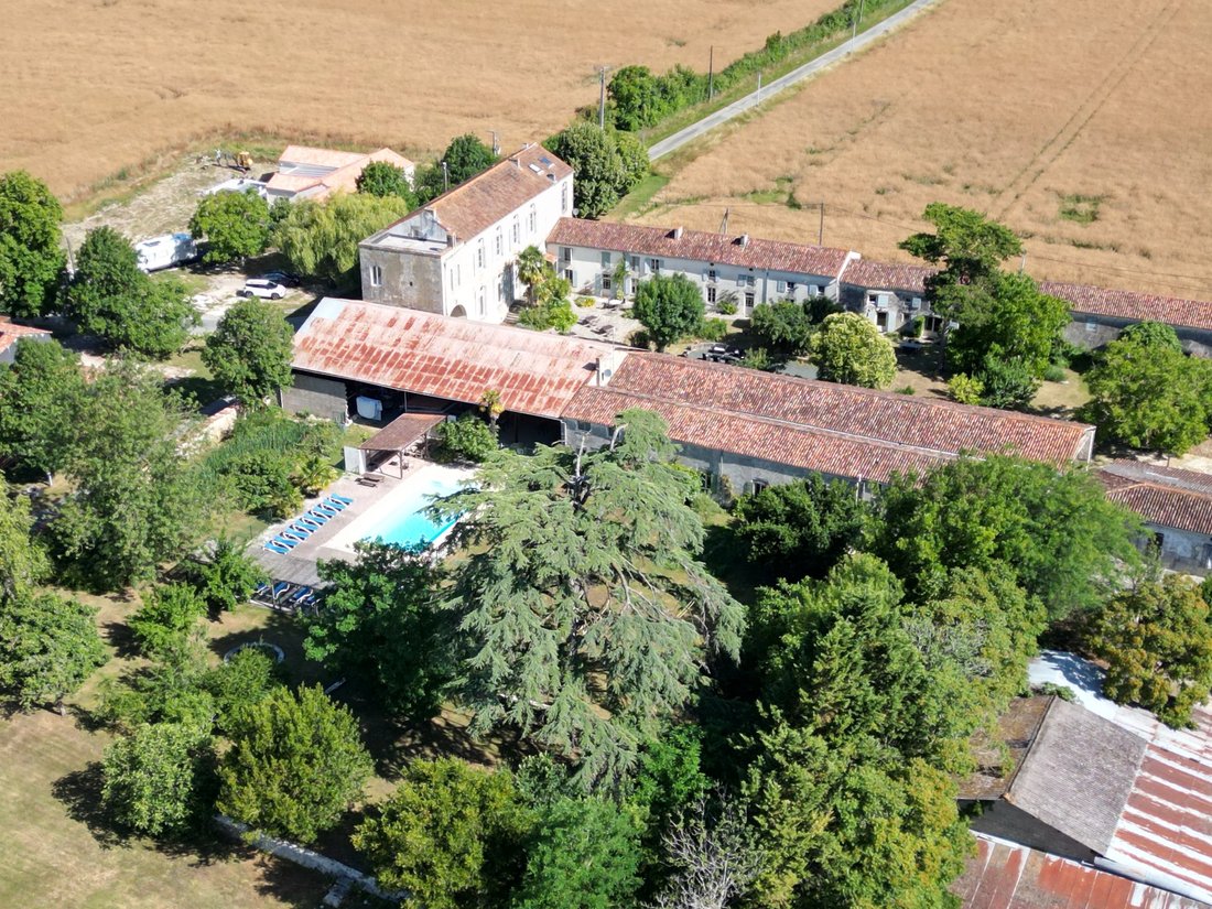 House in Est, Saint-Jean-d'Angély, France 1 - 15227973